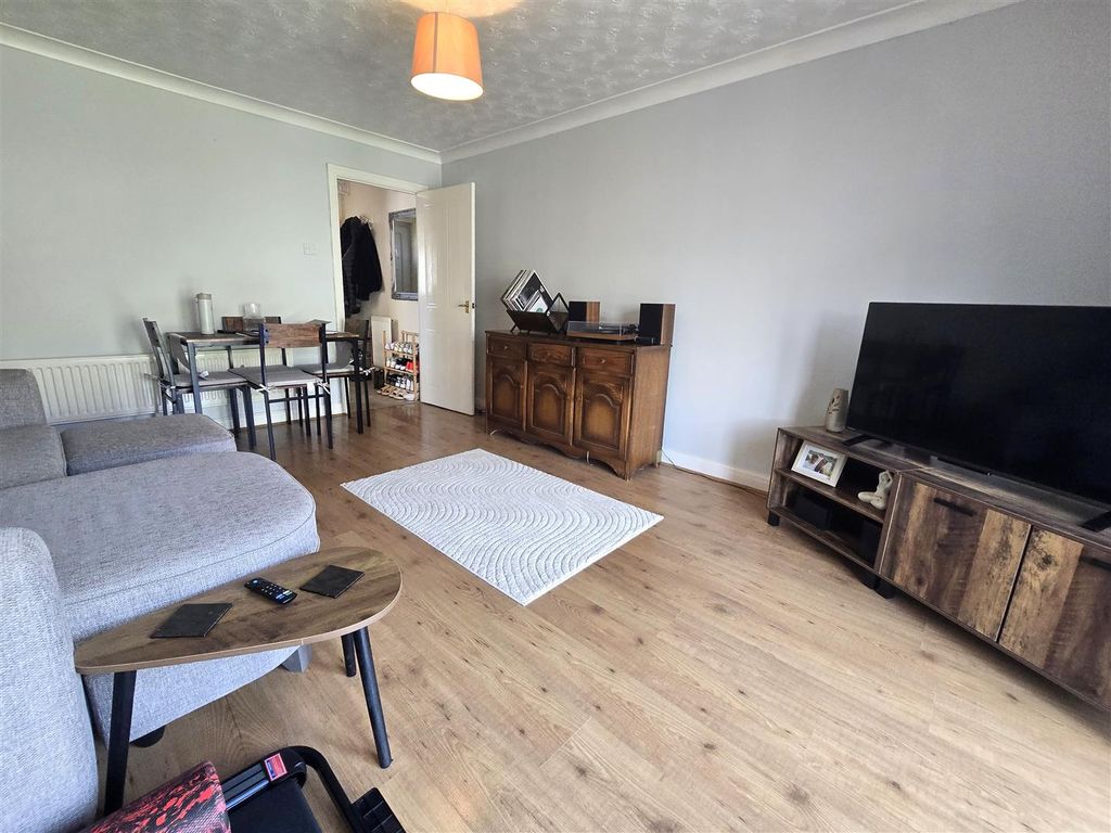Property photo 3 of 10 Sitting Room.Jpg
