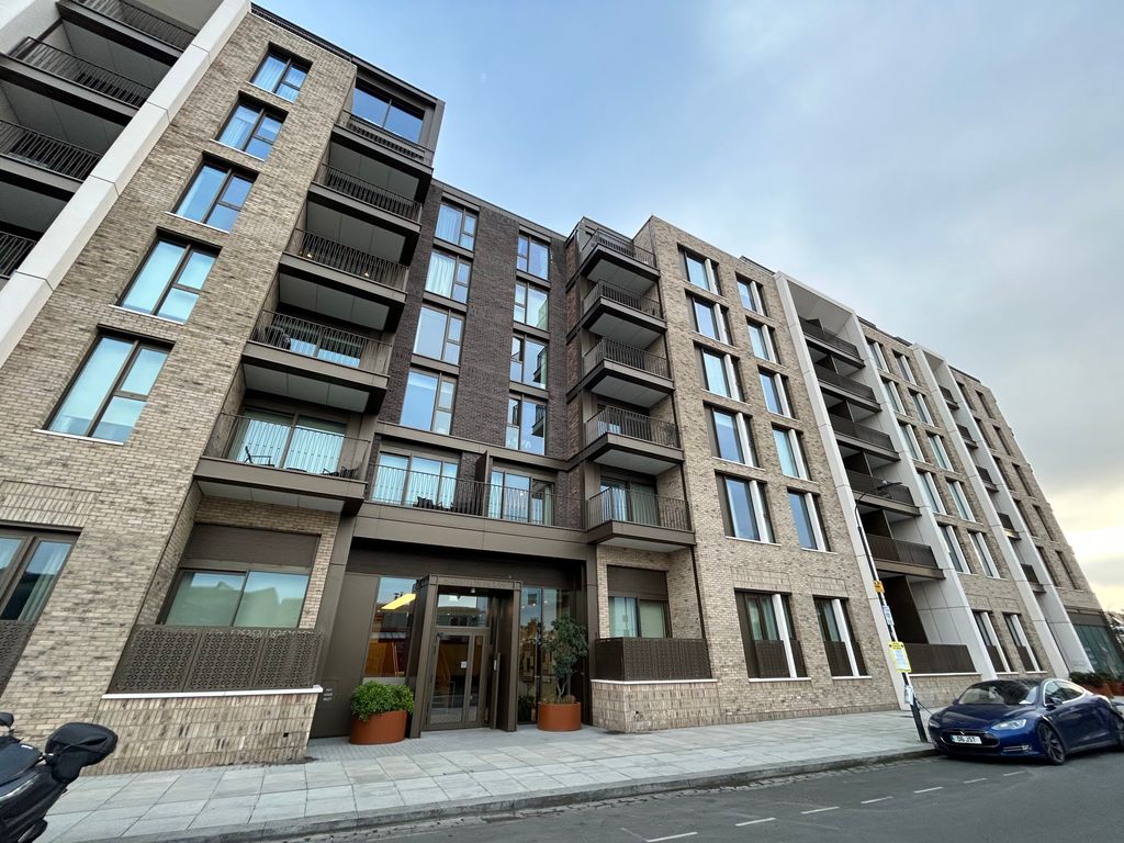 Property photo 1 of 17