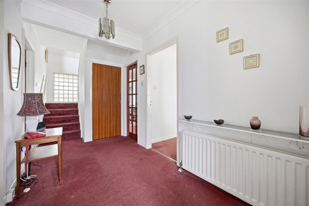 Property photo 2 of 28 6_Millersneuk_Ave_Lenzie_006.Jpg