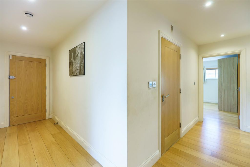 Property photo 2 of 10 001_Dsc02544_Corona_Court_4.Jpg