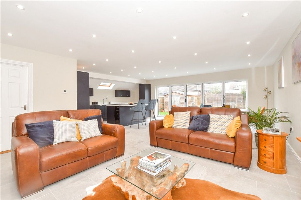 Property photo 2 of 15 Lounge/ Kitchen/ Dining Area