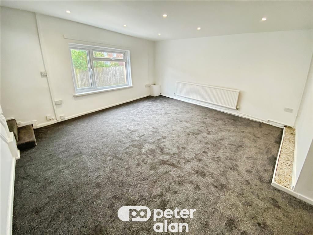 Property photo 2 of 8 Bedroom