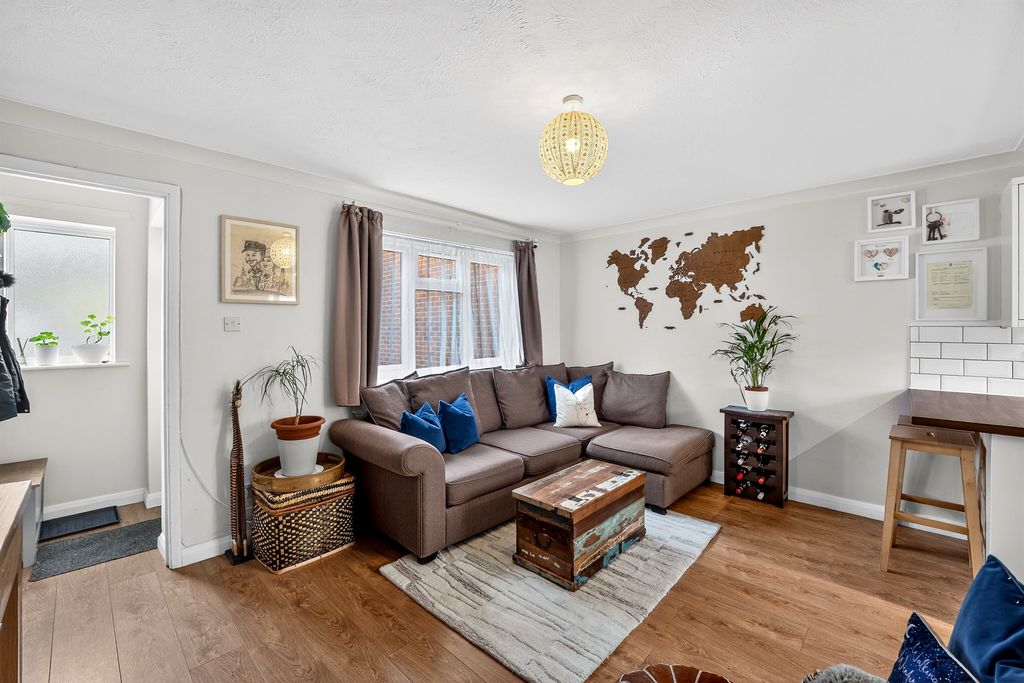 Property photo 2 of 11