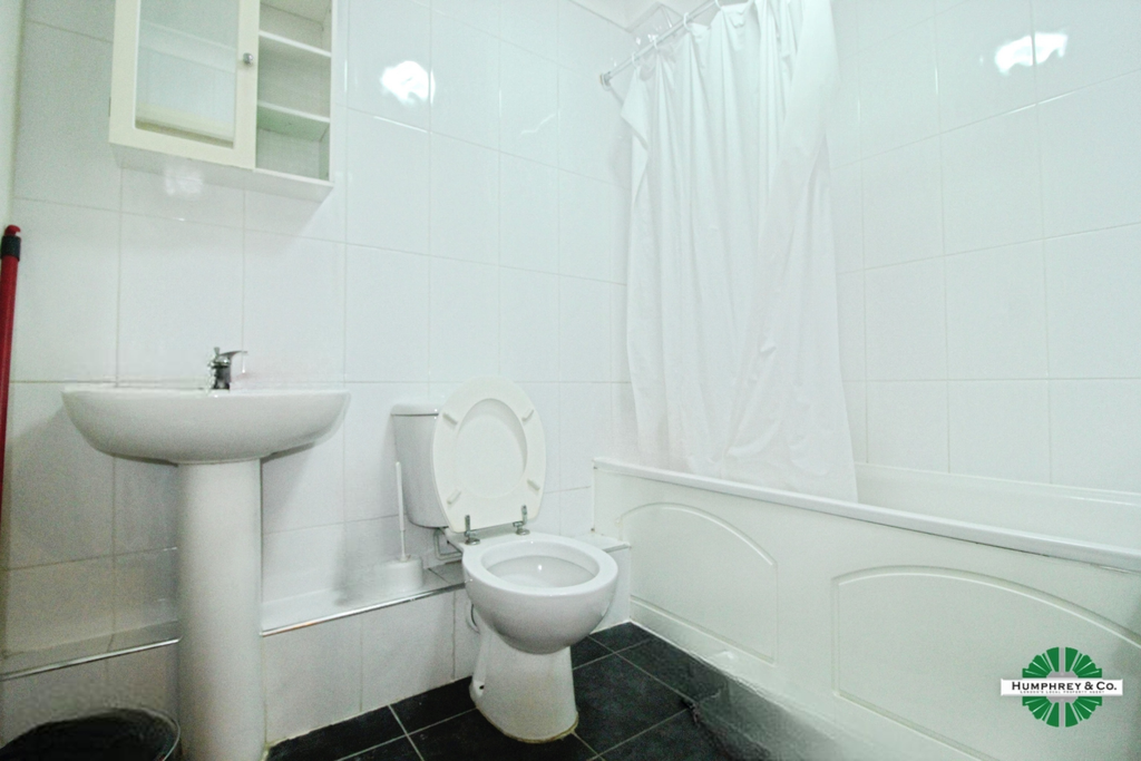 Property photo 3 of 4 Pbox-Bathroom-295415.Png