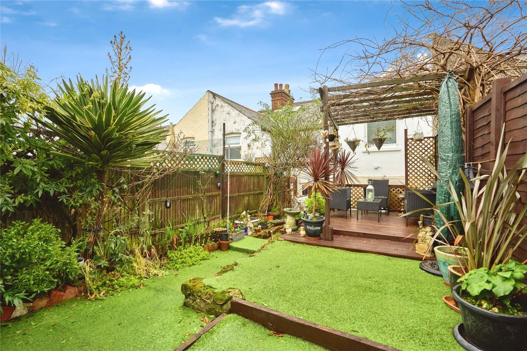 Property photo 3 of 16 Garden