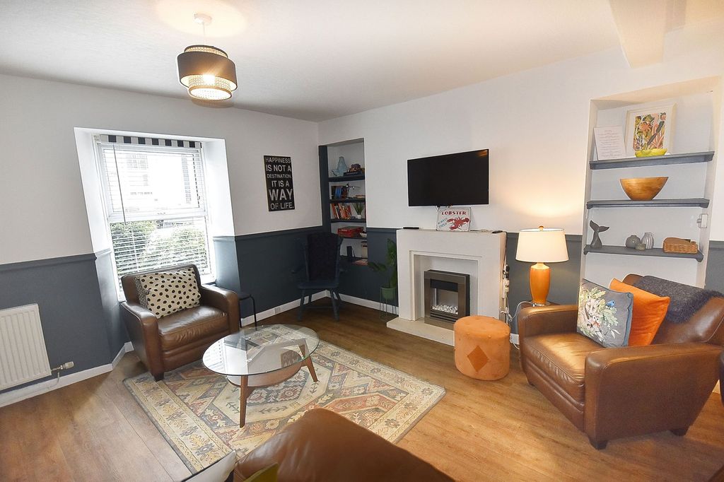 Property photo 2 of 18