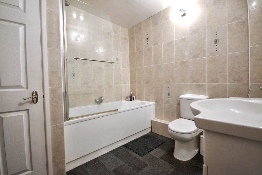 Additional image 16 of 3 bed flat for saleTwyning Manor, Twyning Tewkesbury, Gloucestershire GL20