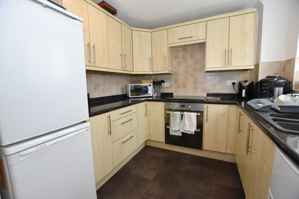 Property photo 3 of 14 Kitchen