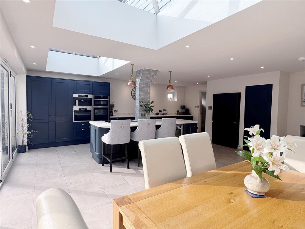 Property photo 3 of 25 Kitch Din 1.Jpg