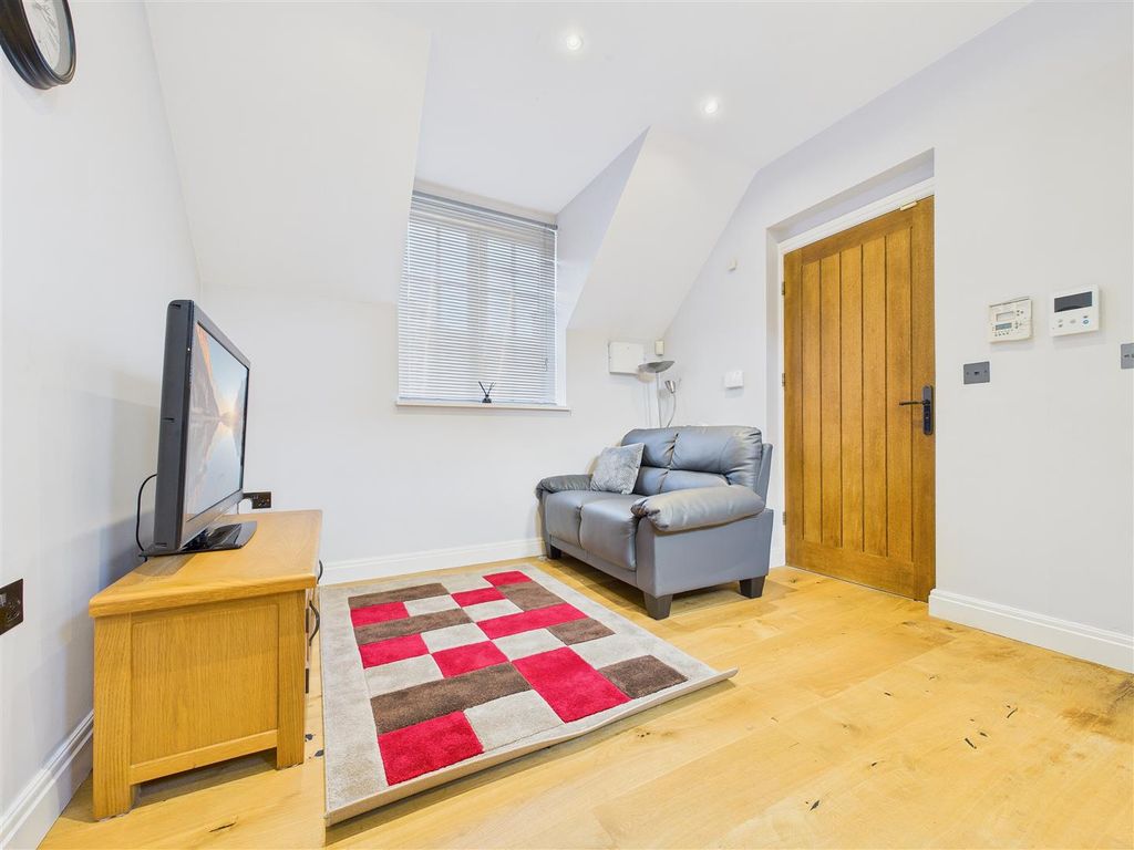 Property photo 3 of 10 Cam01407G0-Pr0045-Still003.Jpg