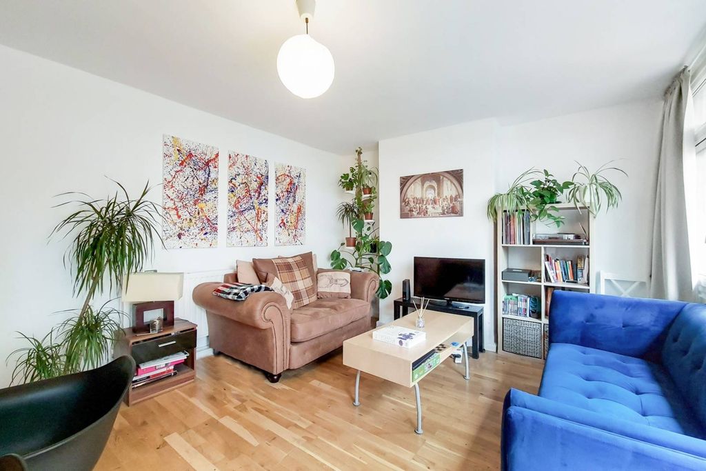 Property photo 2 of 11
