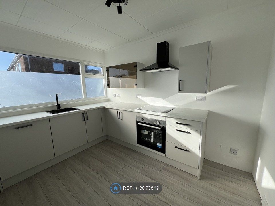 Property photo 2 of 9 Kitchen