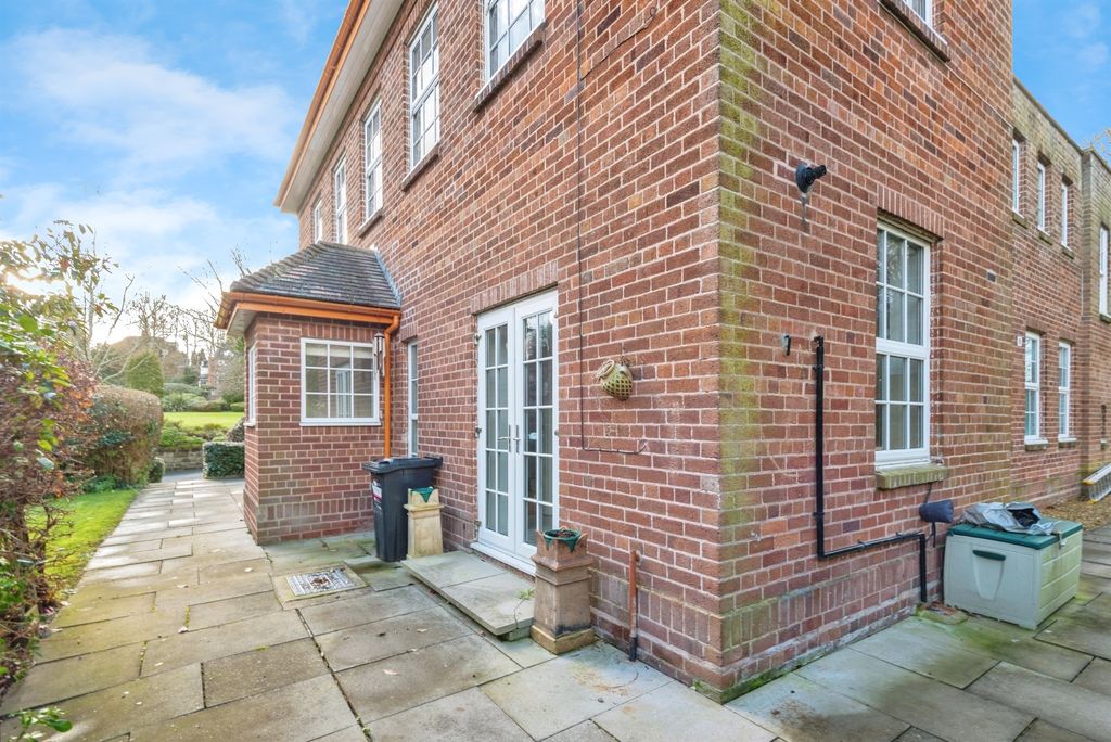 Property photo 2 of 23