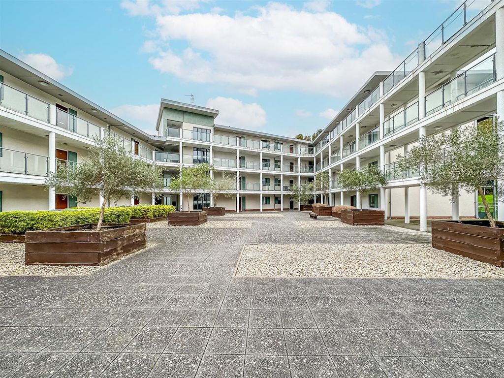 Property photo 1 of 21