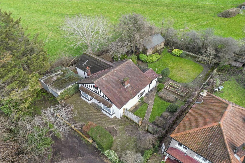 Property photo 2 of 32