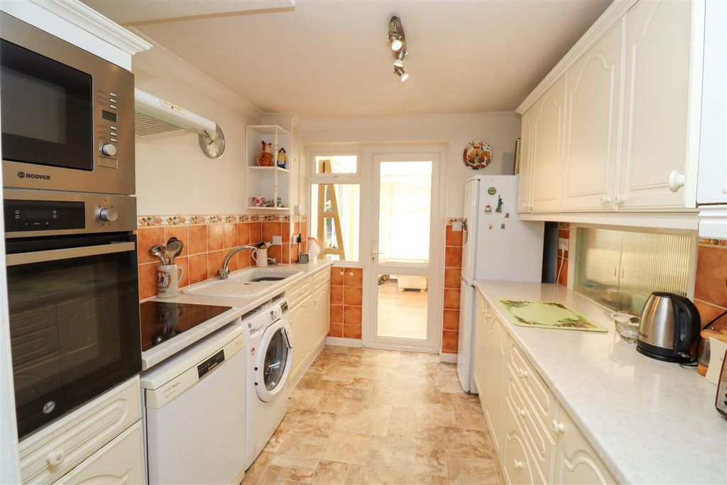 Property photo 3 of 16 Kitchen