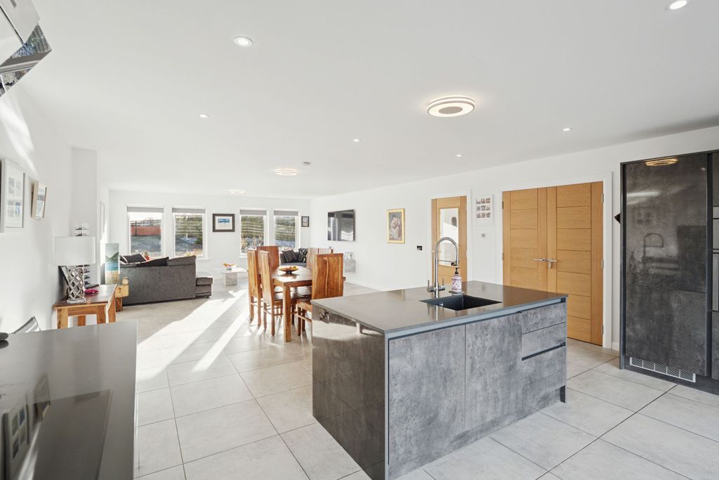 Property photo 2 of 47