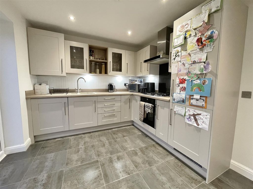 Property photo 2 of 16 Kitchen