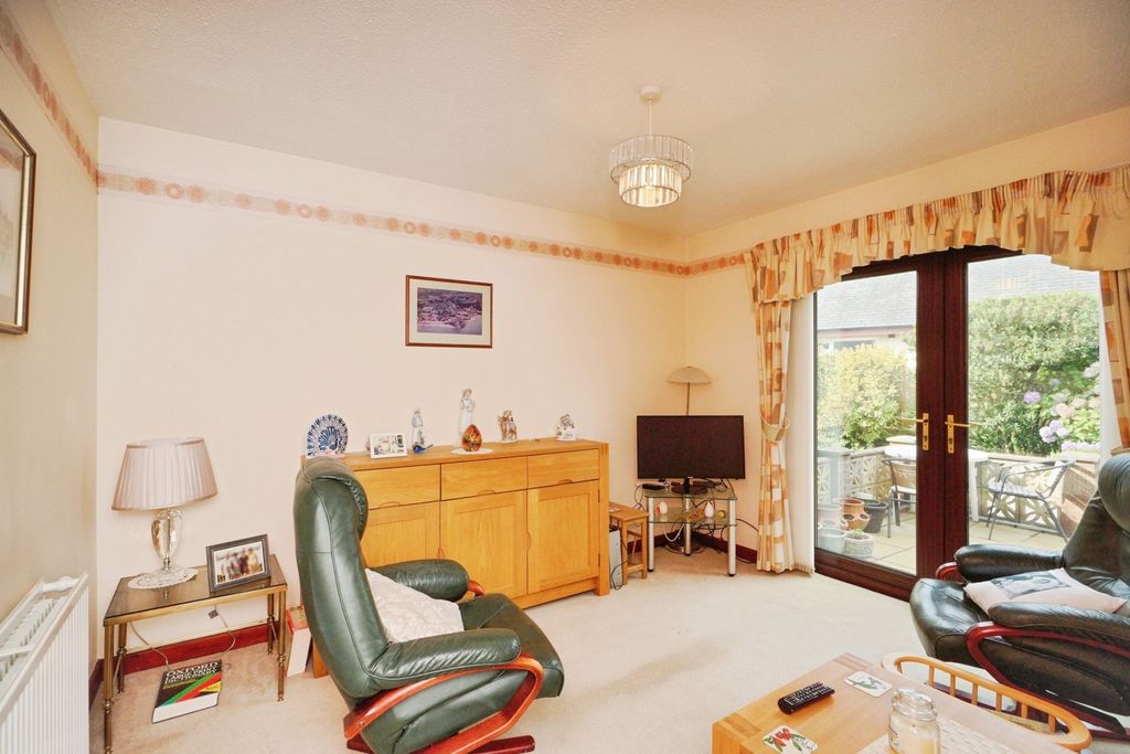 Property photo 2 of 17 Photo
