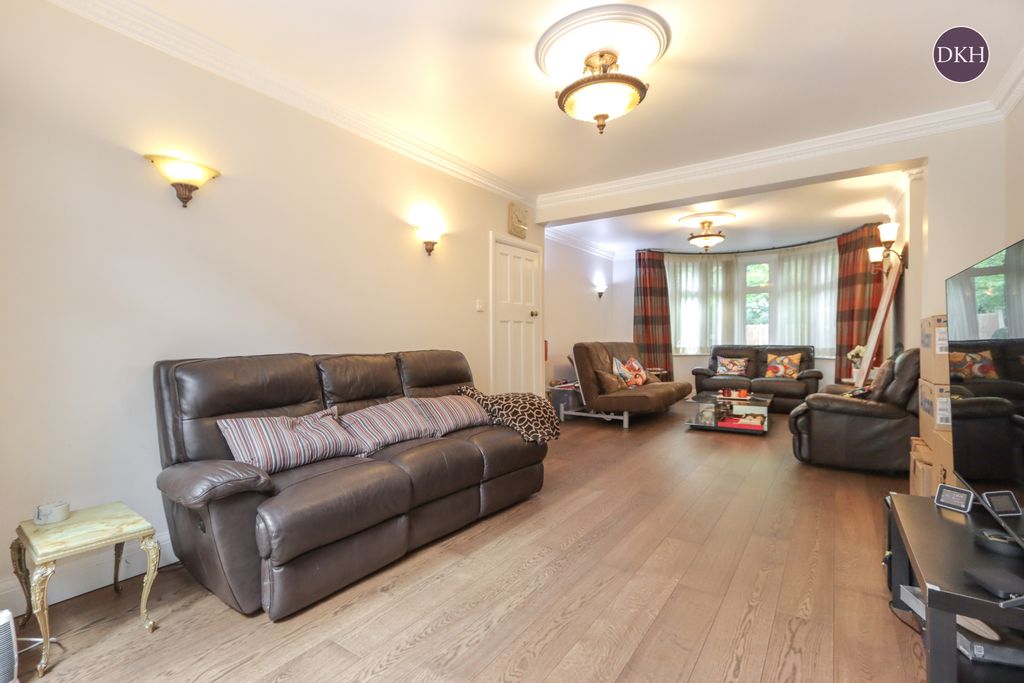 Property photo 3 of 16 Picture No. 12