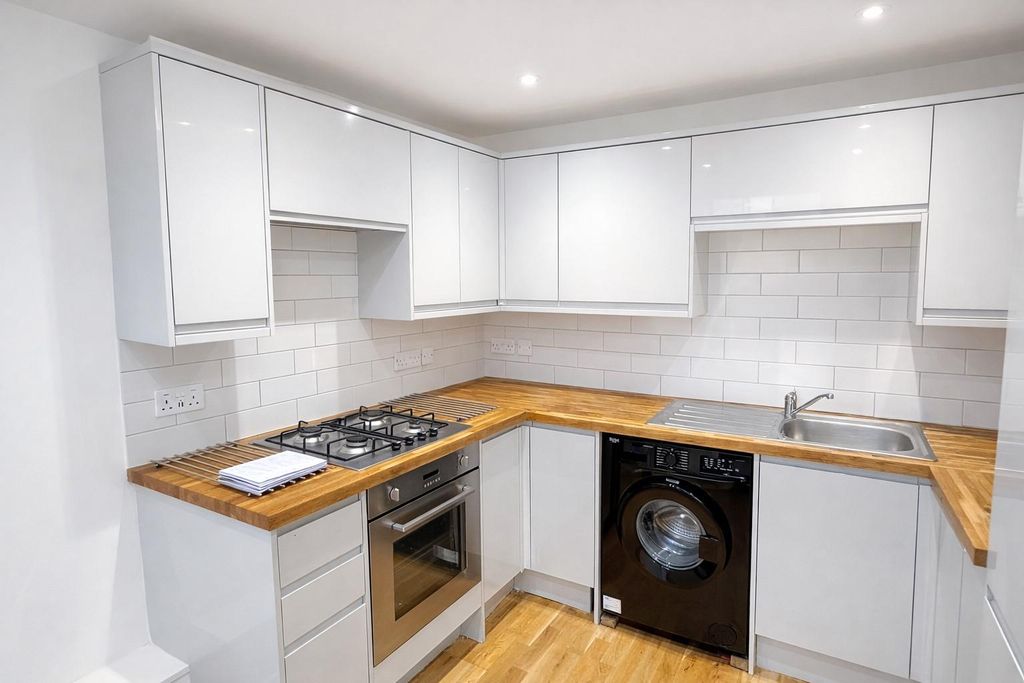 Property photo 2 of 14 Kitchen