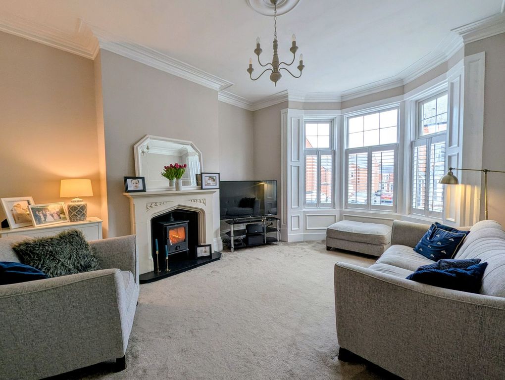 Property photo 2 of 32