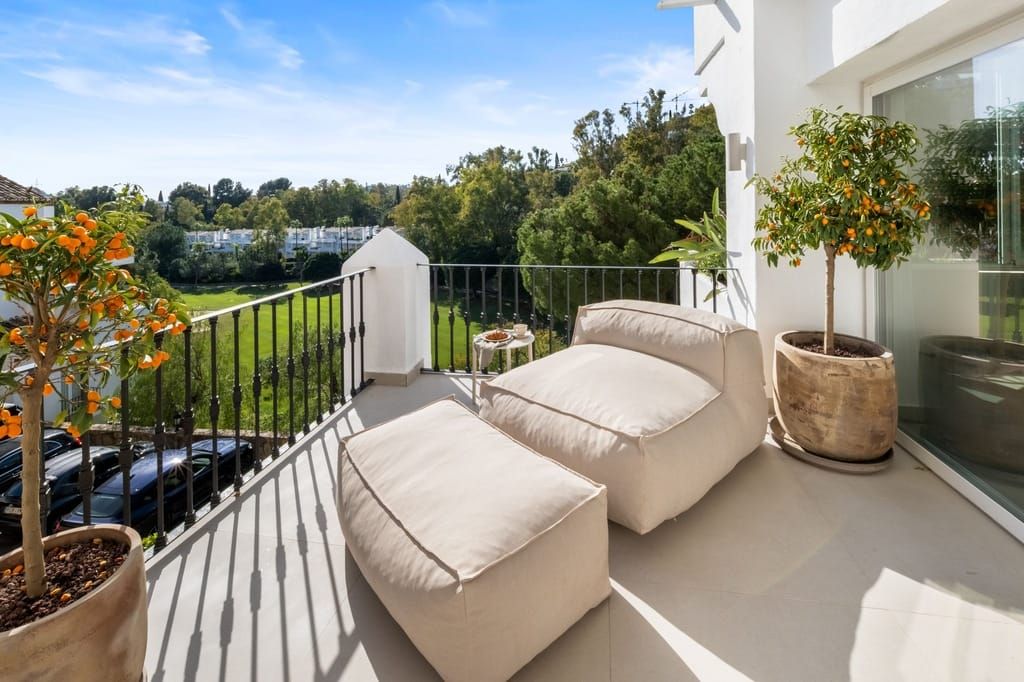 Property photo 2 of 29 Benahavis Apartment Esmara412 2