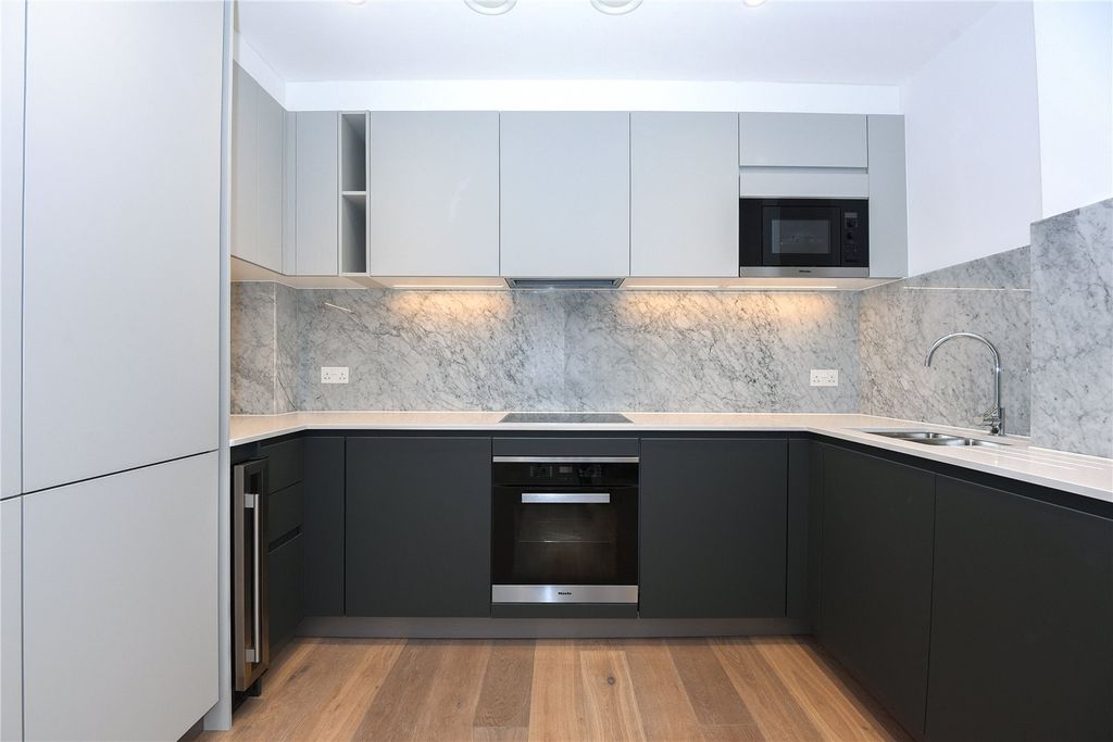 Property photo 3 of 7 Kitchen