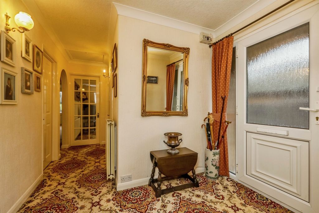 Property photo 2 of 13 Entrance Hall