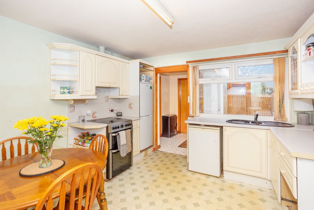 Property photo 2 of 36 Kitchen/Diner