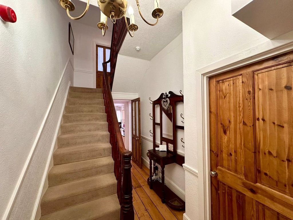 Property photo 3 of 37 Picture No. 12