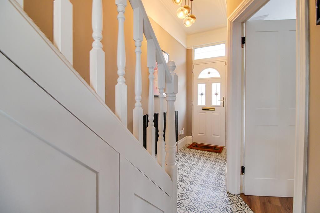 Property photo 3 of 34 Entrance Hall
