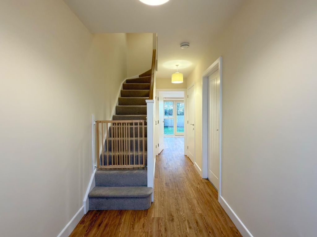 Property photo 2 of 22 Entrance Hall