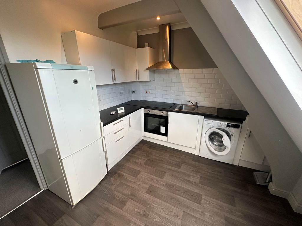 Property photo 3 of 6 Kitchen