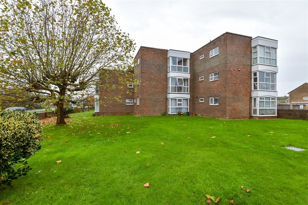 Property photo 1 of 8 Communal Gardens