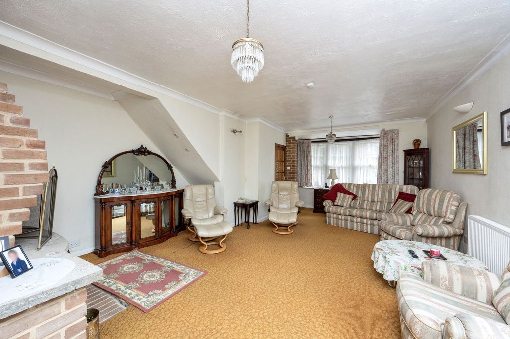 Property photo 3 of 23