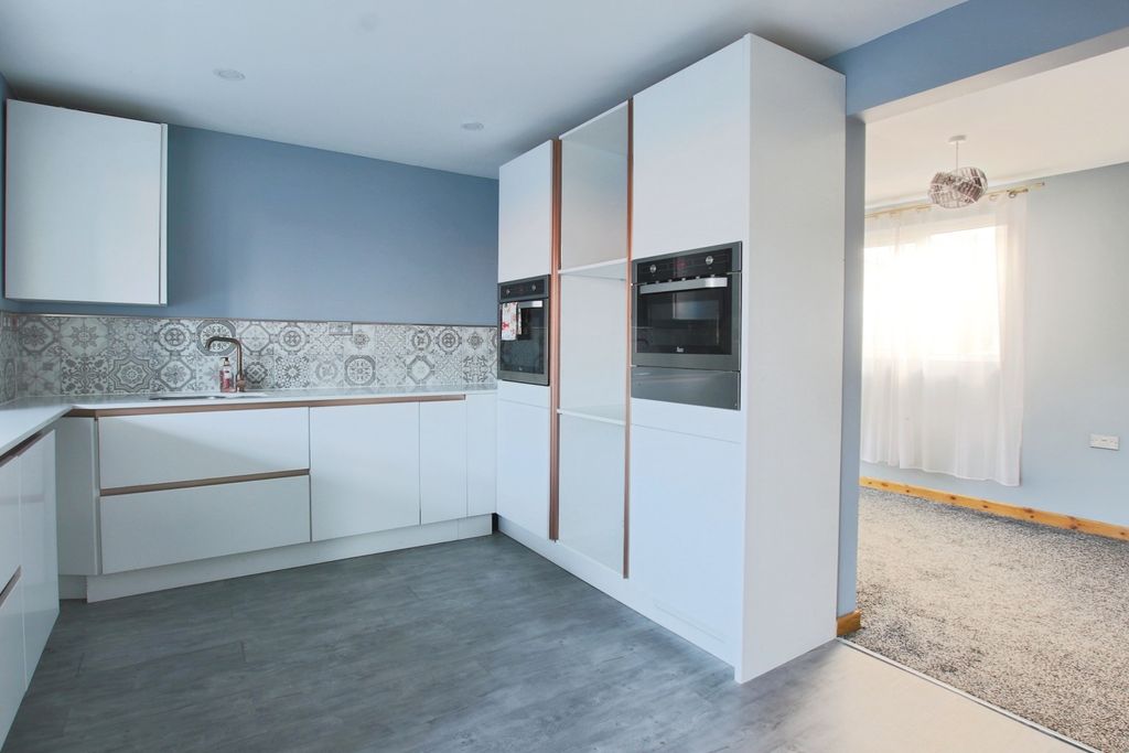 Property photo 3 of 23 4580459