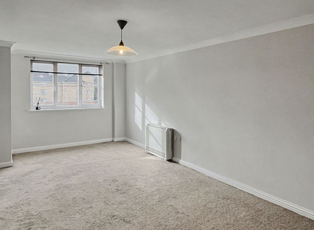 Property photo 3 of 6 Photo 11