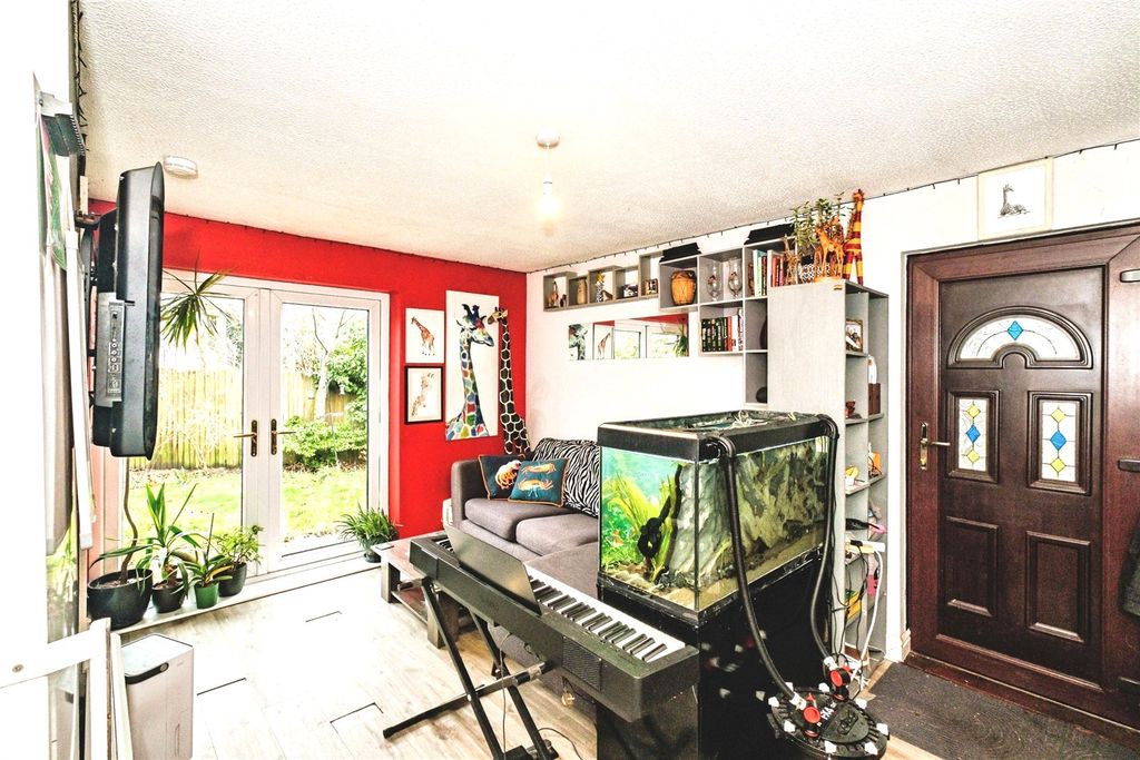 Property photo 2 of 15 Picture No. 17