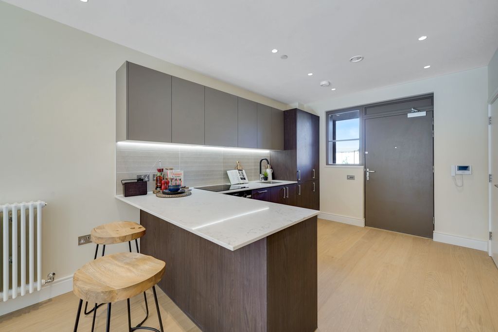 Property photo 3 of 8 12-960Ajus04092.Jpg