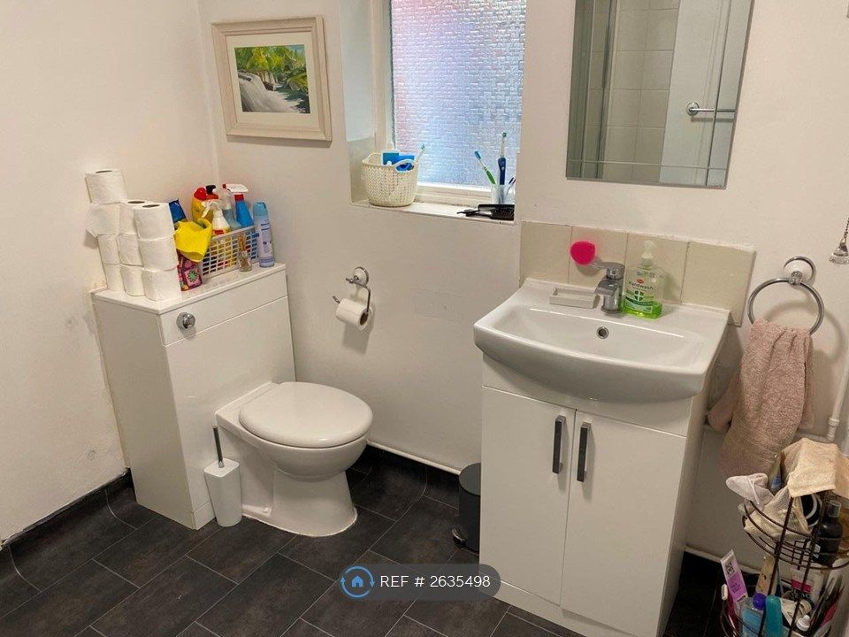 Property photo 2 of 17 Ground Floor Bathroom