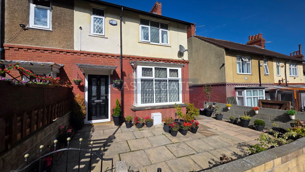 Property photo 1 of 43 34 Lynndale Avenue, Birkby, Huddersfield (1)