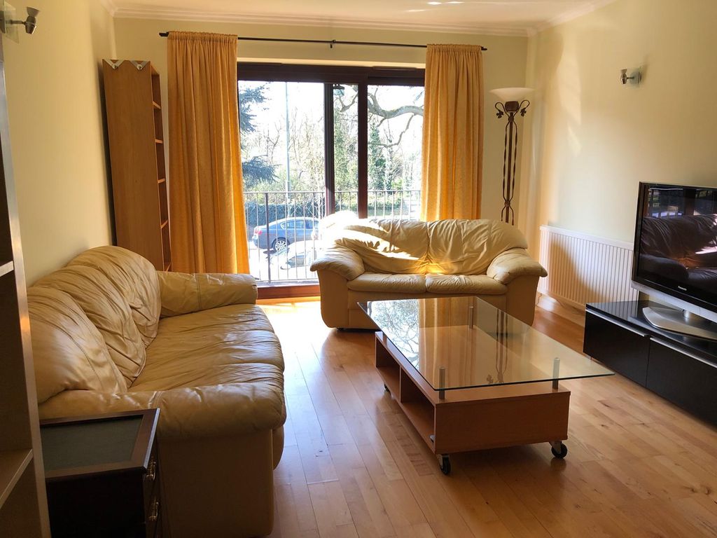 Property photo 1 of 15 Large 1-Bedroom Flat In Golders Green