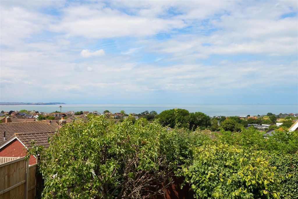Property photo 2 of 15 Grimthorpe Avenue, Whitstable
