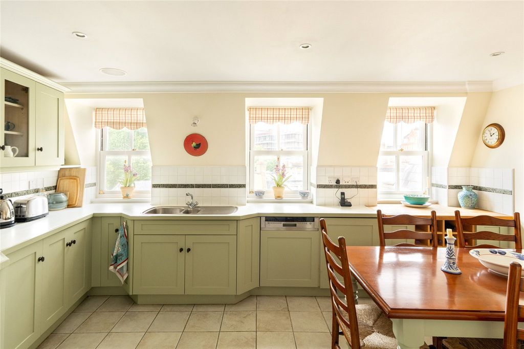 Property photo 3 of 8 Kitchen