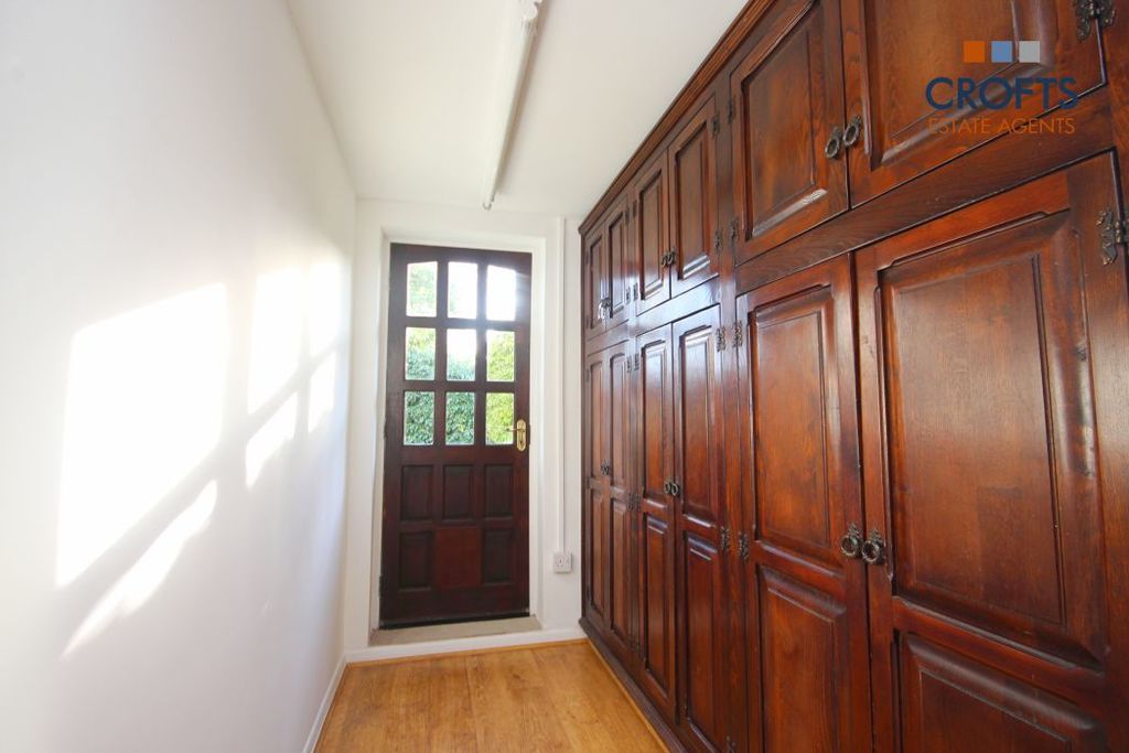 Property photo 3 of 26 Entrance Hallway