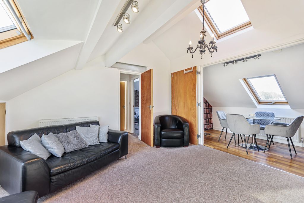 Property photo 3 of 9 Lounge / Dining Room