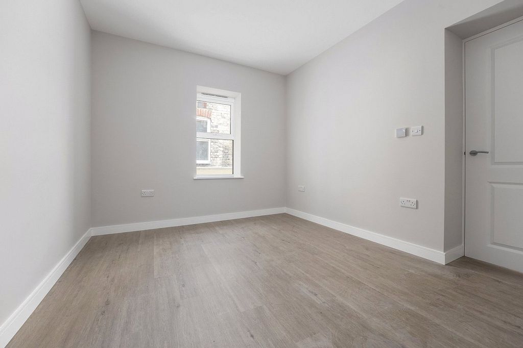 Property photo 3 of 7 Picture No. 05