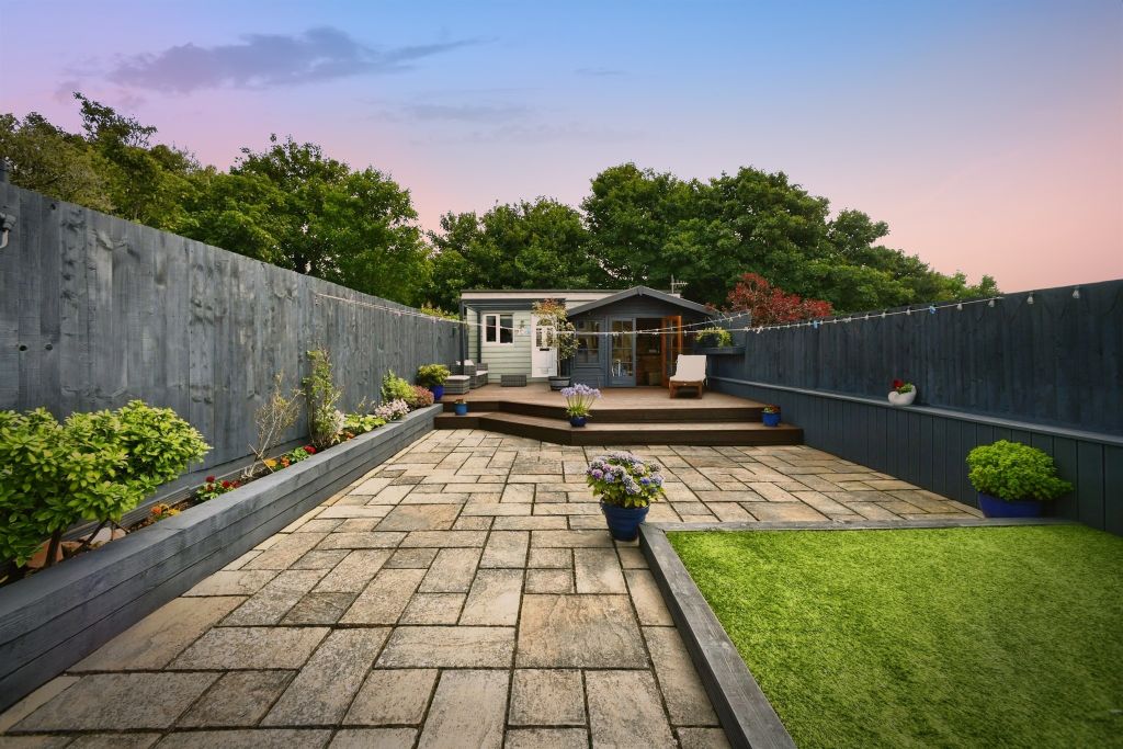 Property photo 1 of 31