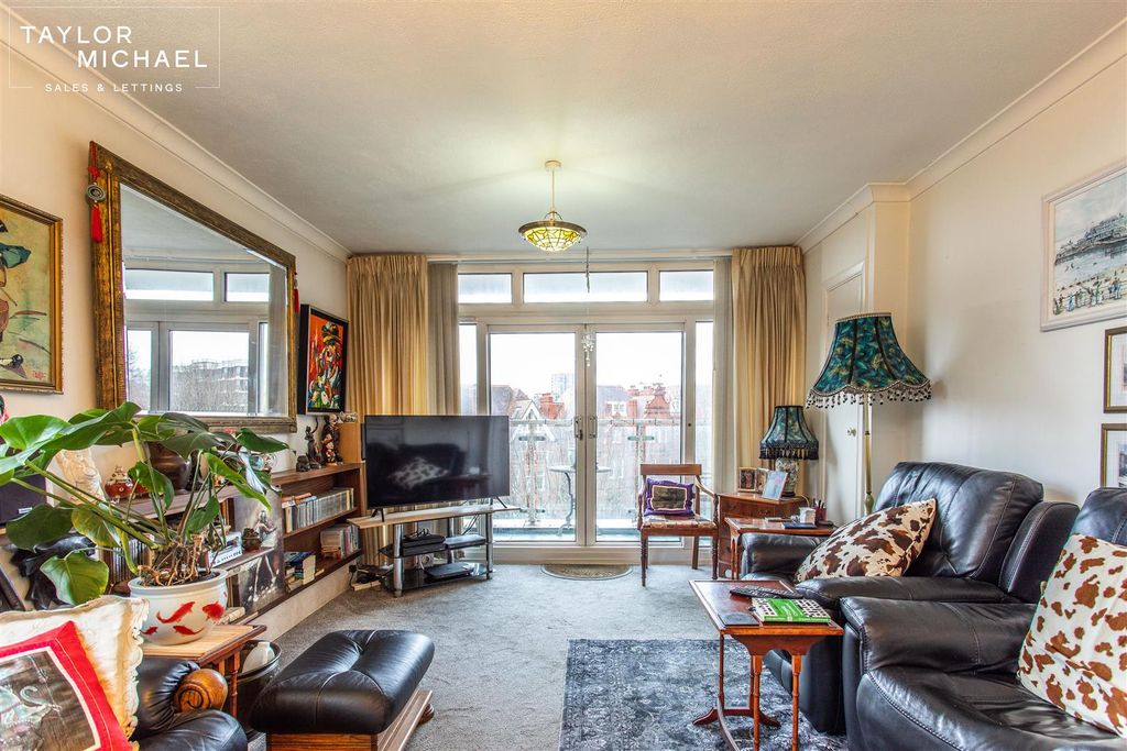 Property photo 3 of 21 Living Room